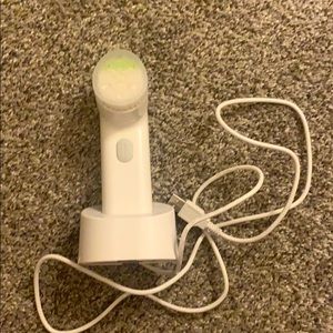 Clinique sonic facial cleaning brush